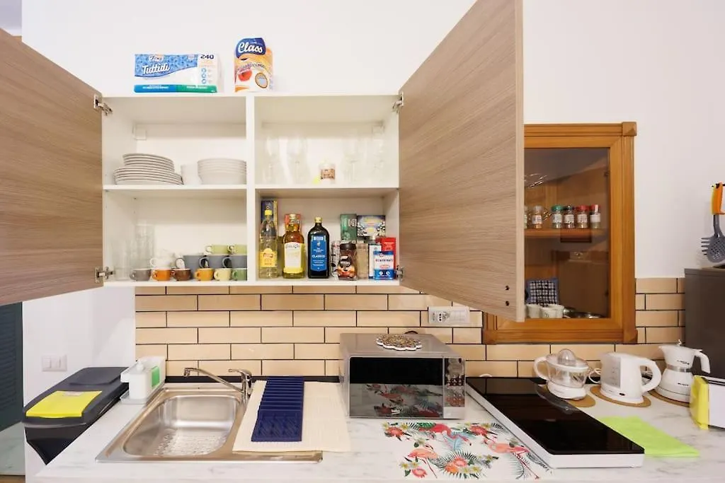Dante Studio Apartment Super Central Next Metro By Houseinnaples Italy