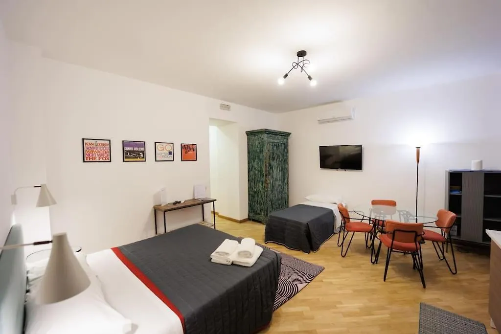 Dante Studio Apartment Super Central Next Metro By Houseinnaples Italy