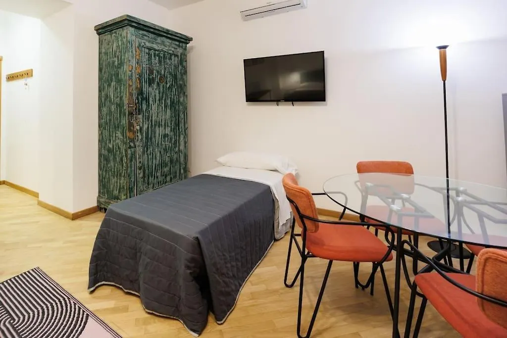 Dante Studio Apartment Super Central Next Metro By Houseinnaples