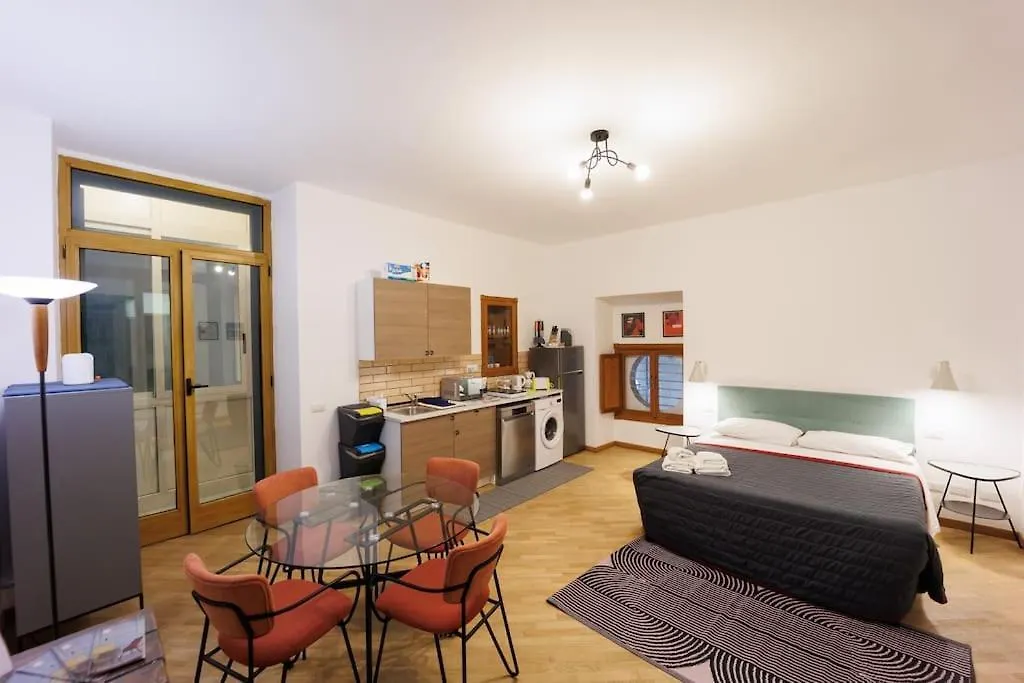 Dante Studio Apartment Super Central Next Metro By Houseinnaples