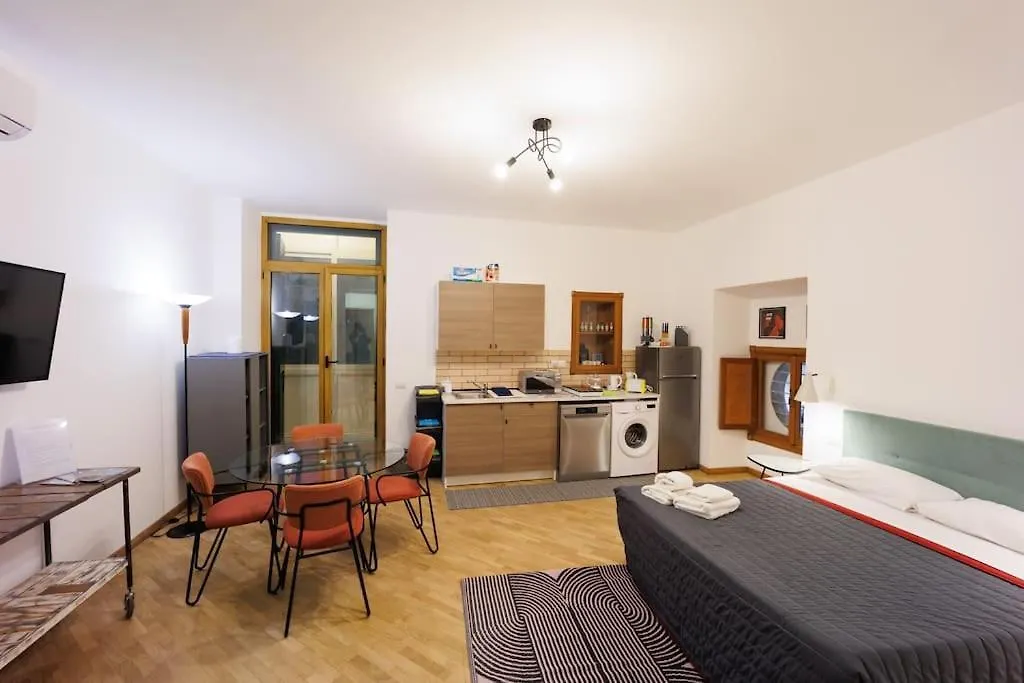 Dante Studio Apartment Super Central Next Metro By Houseinnaples