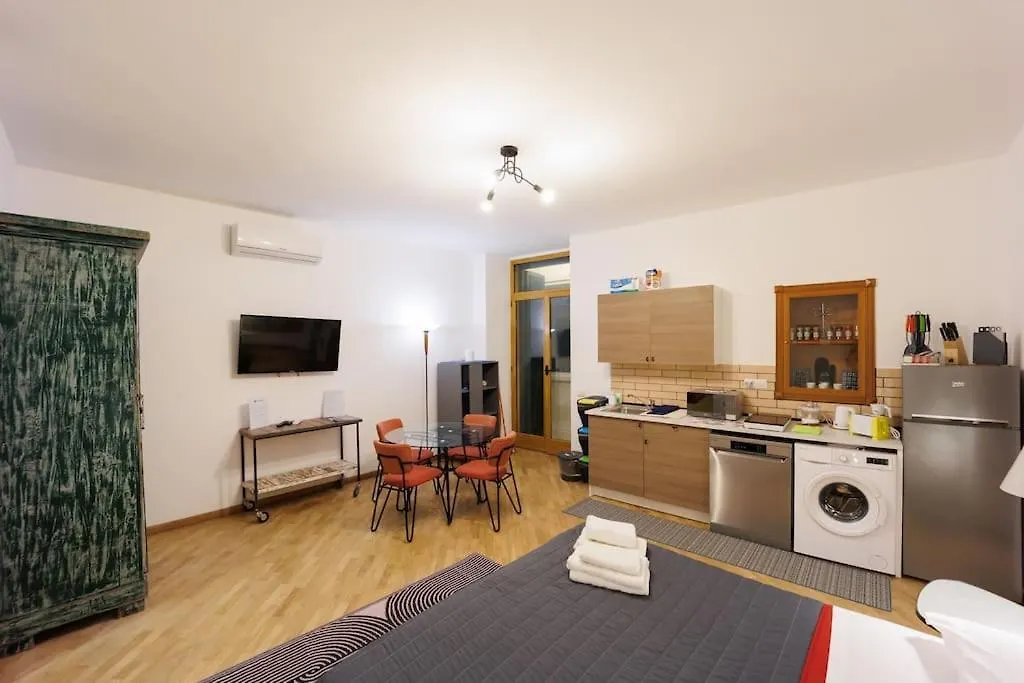 Dante Studio Apartment Super Central Next Metro By Houseinnaples